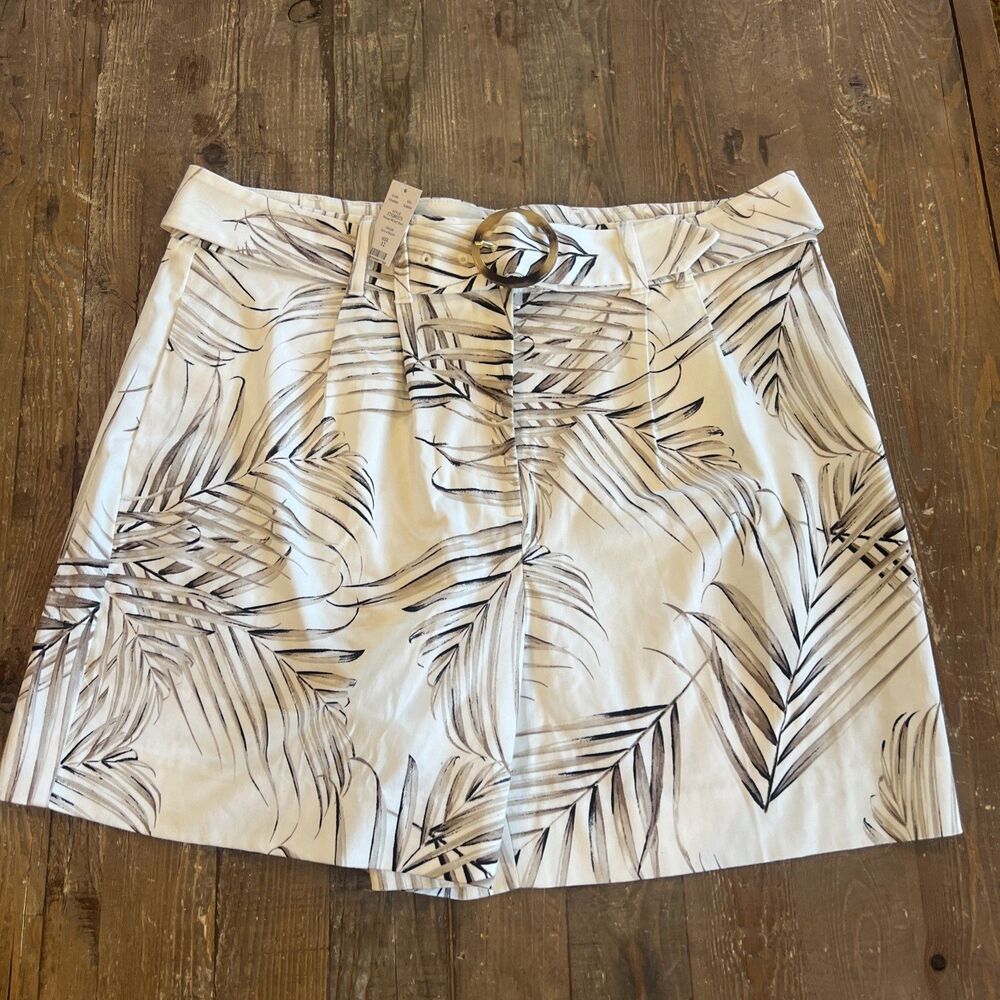 White House Black Market The 5" Short SIZE 12 Belted Fern Print NEW WITH TAGS